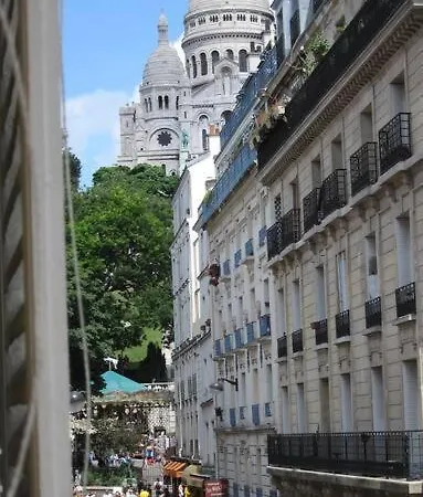 Lovely Montmartre - View Sacré Coeur * Parigi